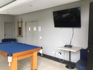 Image 14 - 25682